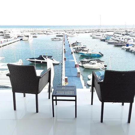 First Line Duplex Puerto Banus Sleeps 8 People 公寓 马尔韦利亚