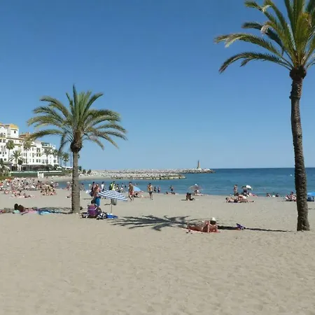 First Line Duplex Puerto Banus Sleeps 8 People Appartamento Marbella