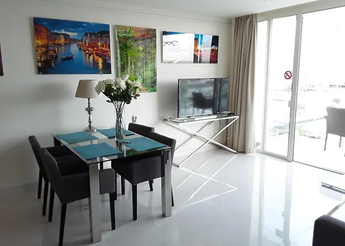 First Line Duplex Puerto Banus Sleeps 8 People Marbella