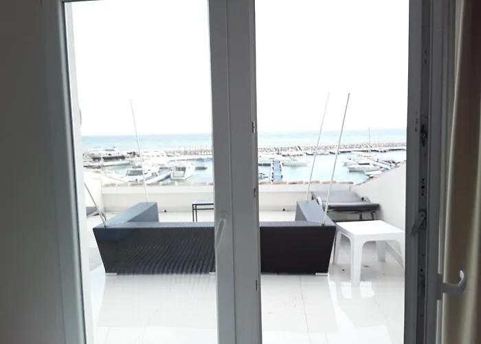 First Line Duplex Puerto Banus Sleeps 8 People *