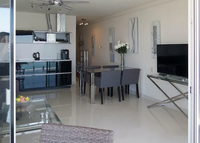 First Line Duplex Puerto Banus Sleeps 8 People *