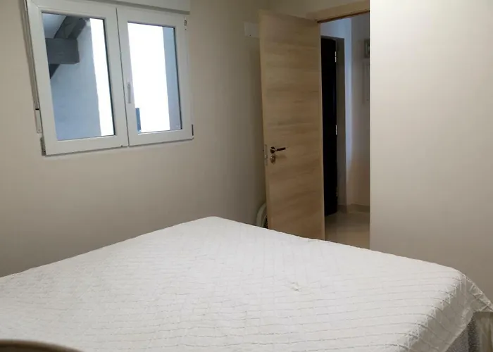 First Line Duplex Puerto Banus Sleeps 8 People *