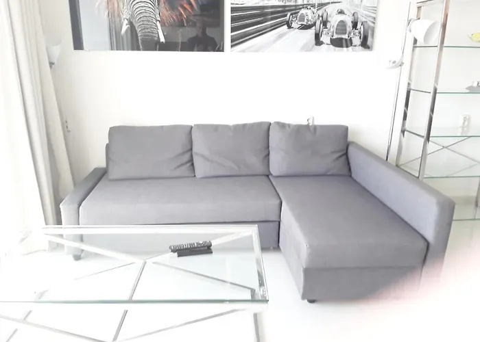 First Line Duplex Puerto Banus Sleeps 8 People Daire Marbella