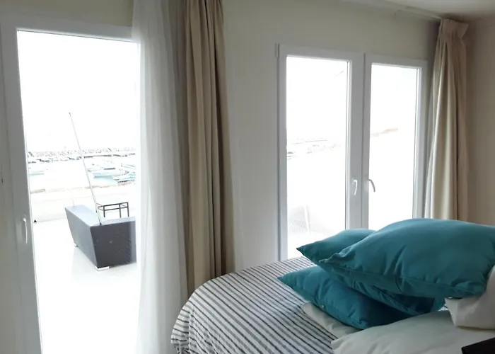 Daire First Line Duplex Puerto Banus Sleeps 8 People Marbella