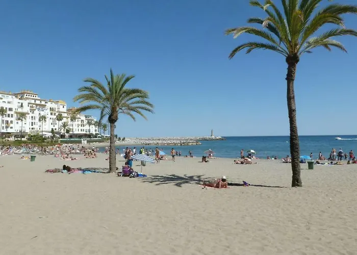 First Line Duplex Puerto Banus Sleeps 8 People Daire Marbella