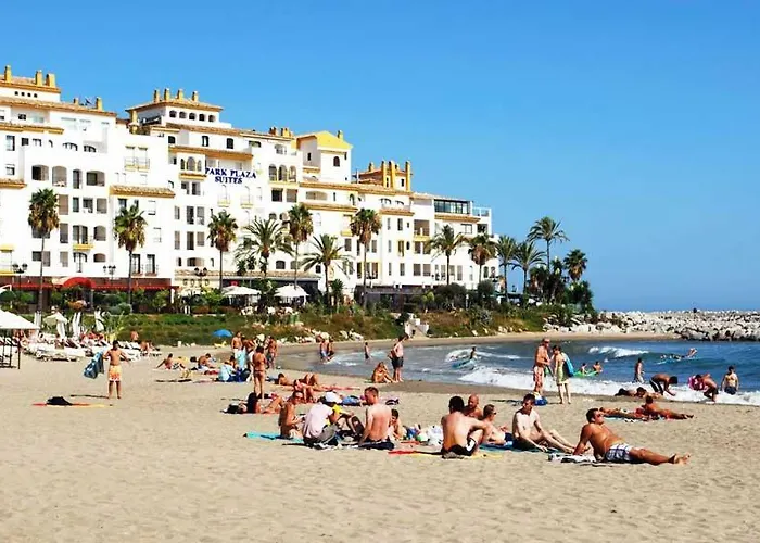 First Line Duplex Puerto Banus Sleeps 8 People Daire Marbella
