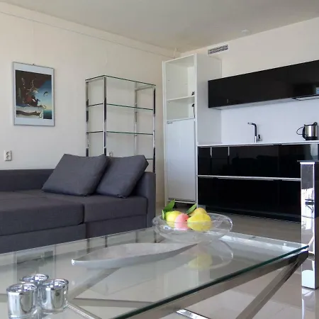 Апартаменти First Line Duplex Puerto Banus Sleeps 8 People Марбелья